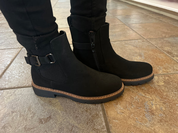 Black Chelsea boots